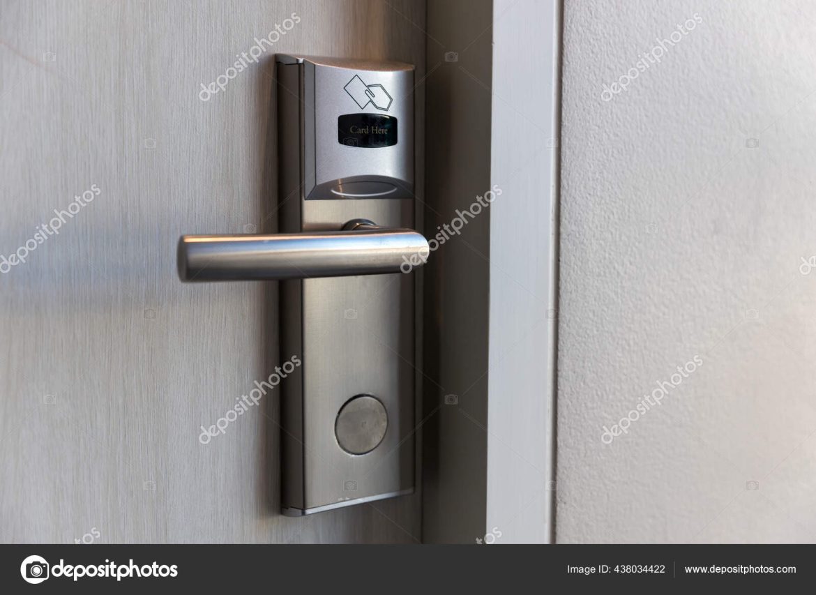 A Guide to Choosing a Hotel Door Lock System